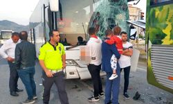 Yolcu otobüslerinin karıştığı kaza ucuz atlatıldı
