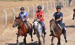 Gümüşhacıköy'de at yarışları nefes kesti