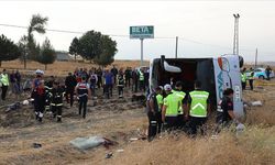 Yolcu otobüsü devrildi: 5 ölü, 30 yaralı
