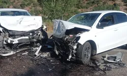İki otomobil çarpıştı: 10 yaralı
