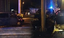 Cengiz Topel'de minibüs yön levhasına çarptı!