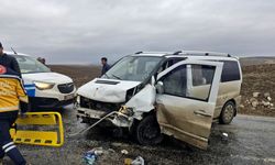 Alaca-Zile yolunda feci kaza: 5 yaralı