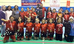 Hentbol’da Küçük Kızlar şampiyonu Dr. Sadık Ahmet