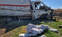 Şarampole devrilen kamyonetin sürücüsü yaralandı