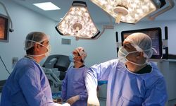 Gürcü hasta robotik cerrahi teknolojisiyle şifa buldu