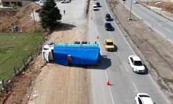 Kırıkkale-Çorum yolunda kamyon devrildi