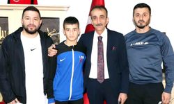 Kodek’ten Türkiye ikincisi güreşçiye ödül