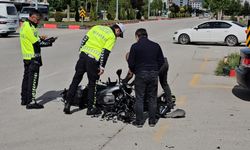 Otomobille çarpışan motosikletin sürücüsü yaralandı