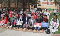 Üniversite öğrencileri ve STK’lar Filistin için oturma eylemi başlattı