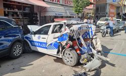 Zincirleme kaza: 2'si polis, 3 kişi yaralandı