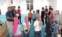 Ortaköy’da Kuran Kurs öğrencilerine spor malzemesi