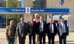 CHP'liler İş Bankası önünde eylem yaptı!