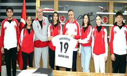 Voleybol alt yapısından Başkan Dere’ye ziyaret