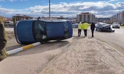 Çorum'da devrilen otomobilin sürücüsü yaralandı