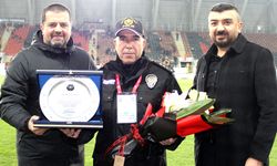 Çorum FK’dan Göv’e plaket ve çiçek