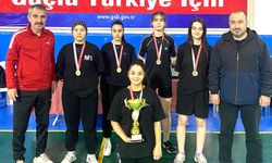 Liseli Genç Kızlar Badminton’da şampiyon Mehmetçik Anadolu