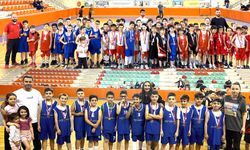 Minik 12 Dev Adam’ların şampiyonu Gençlikspor