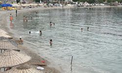 Bodrum'da havaların ısınmasıyla vatandaşlar denize akın etti