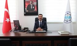 İstifa etmişti, dekan oldu
