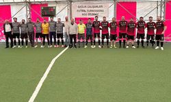 Sağlık çalışanları futbol  turnuvasında stres atıyor