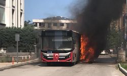 Belediye otobüsü alevlere teslim oldu