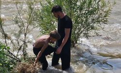 Akıntıya kapılan 3 çocuktan 2'si kurtarıldı