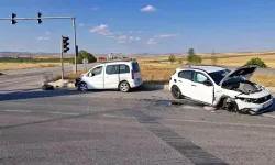 Ölüm kavşağında yine kaza: 10 yaralı