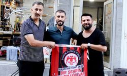 Caddelerin ardından  iş yerleri kırmızı siyah