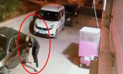 Elindeki bıçakla park halindeki araçların lastiklerini tek tek patlattı