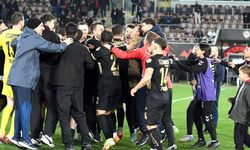 Alt yapı çocukları abileri ile birlikte sevindi