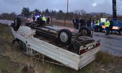 Minibüs devrildi, sürücü yaralandı