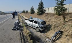 Devrilen otomobildeki karı koca yaralandı