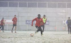 Kar altında çalıştılar