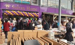 Açılış izdihamı