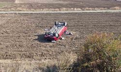 Otomobil takla attı