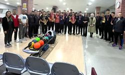 Gençler Bowling’de şampiyon Cumhuriyet