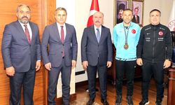 Ahmet Karacif’den Çalgan ve Aşgın’a milli takım forması