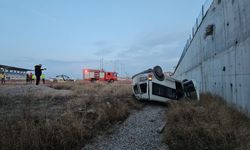 Atletizm sahasına düşen aracın sürücüsü yaralandı