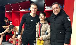 Dere minik taraftarın isteğini yerine getirdi