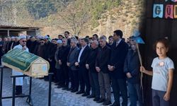 Kızının cenaze namazını gözyaşları içinde kıldırdı