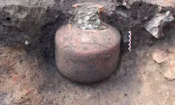 Ev değil gizli bir banka! Arkeolojik kazılarda 90 kilo para bulundu