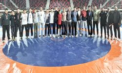 Grekoromen’de Çorum Belediyespor takımı kendisi ile mücadele etti