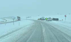 Kırkdilim'de sürücüler yolda kaldı