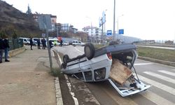 Ters dönen otomobilin sürücüsü yaralandı