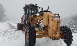 Sungurlu'da köy yollarında kar çalışması