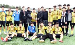 Vefaspor şampiyonluk kupasını kayıpsız aldı