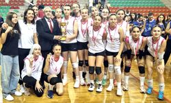 Yıldızlar Voleybol’da kupalar sahipleri buldu