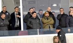 Yönetim tam kadro maçta