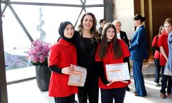 Ahlatcı'nın okulunda karne heyecanı