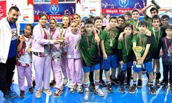 Dr. Sadık Ahmet çifte şampiyon